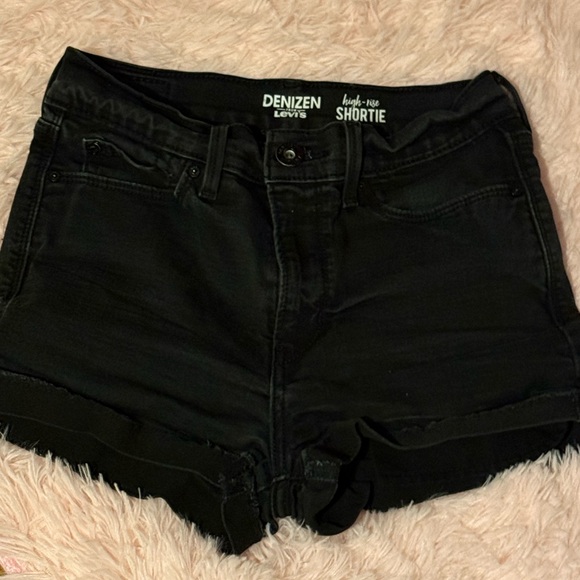 Denizen from Levi's Pants - Levi’s denizem black denim short shortie shorts size 7
(🤑 Get 5 items for $30)
